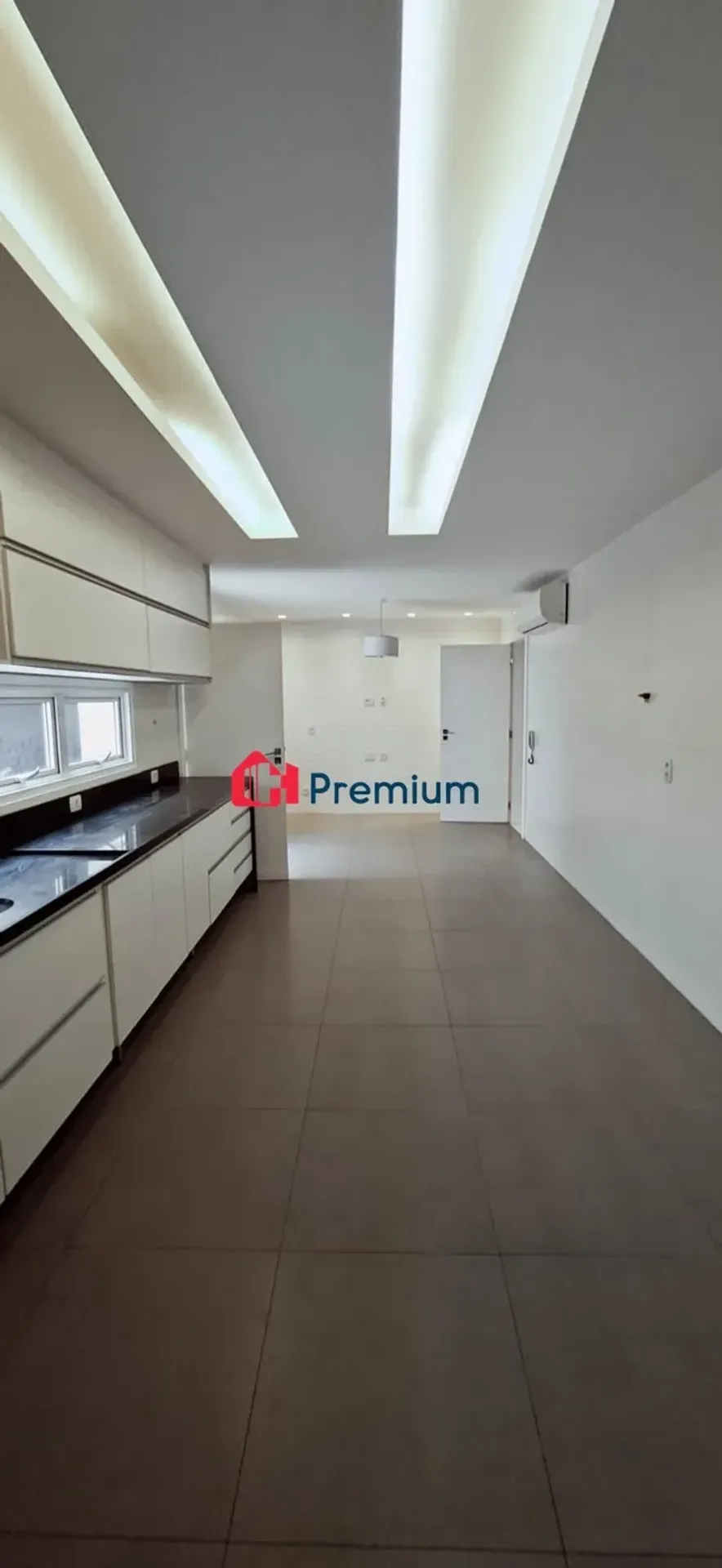 Casa com 5 suítes e 7 banheiros, 5 vagas — photo 34