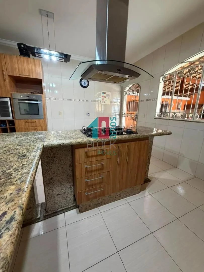 House with shared outdoor pool, 2 bedrooms and 400 m² — photo 27