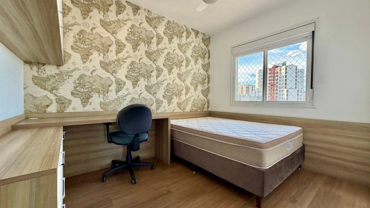 3-bedroom apartment with a home office — photo 23