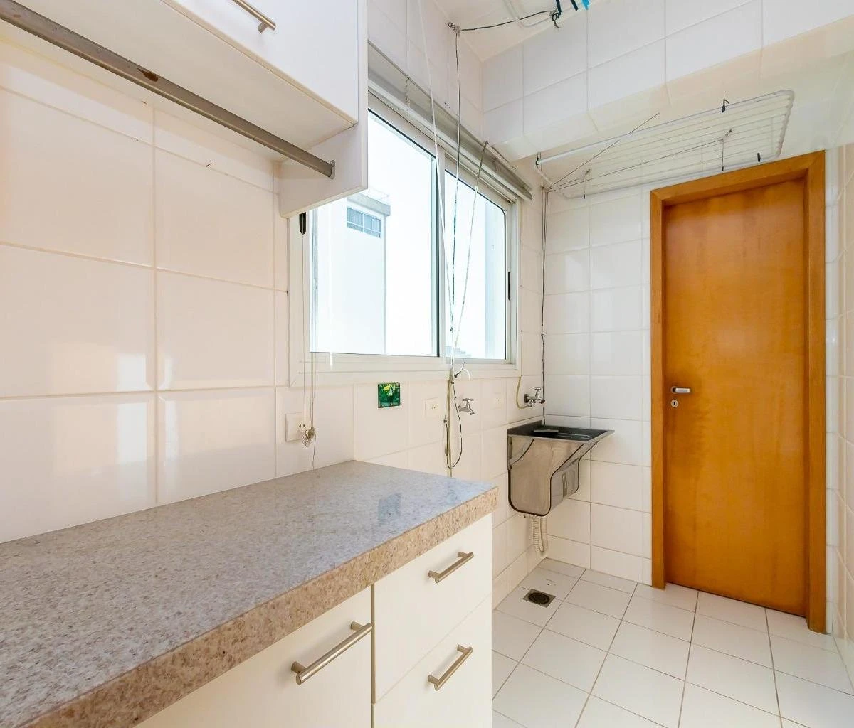 4-bedroom apartment with a home office in Curitiba — photo 17