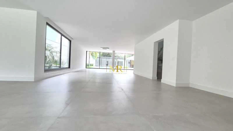 Triplex house with 6 en-suite bedrooms and 9 bathrooms — photo 22