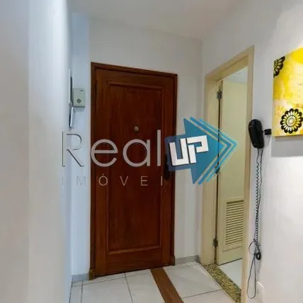 One-bedroom apartment with a washing machine — photo 11