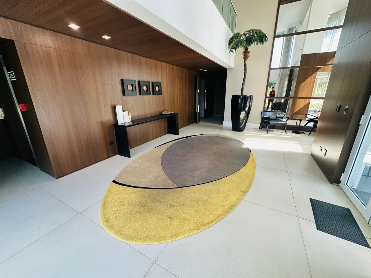4-bedroom apartment in a building with a gym — photo 33