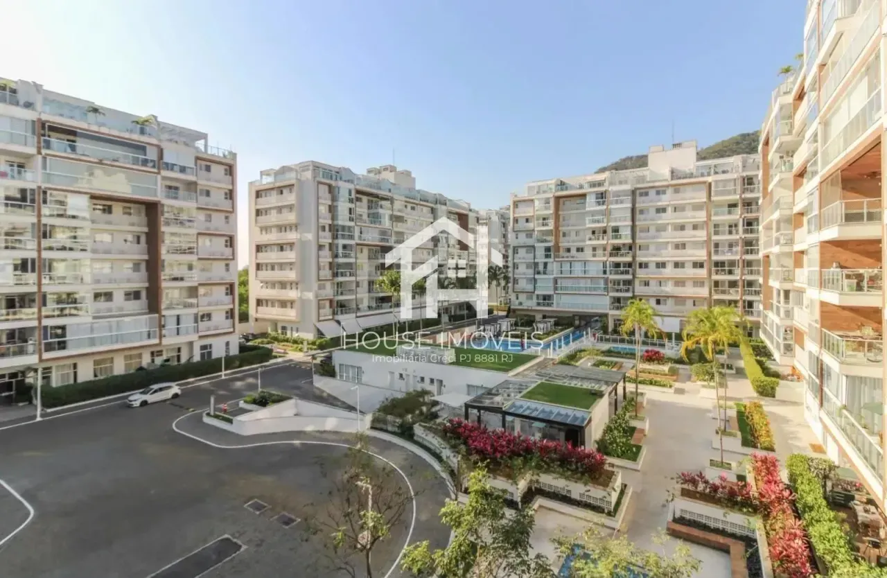 Панорамные окна и 3 спальни: квартира 150 м² — photo 6