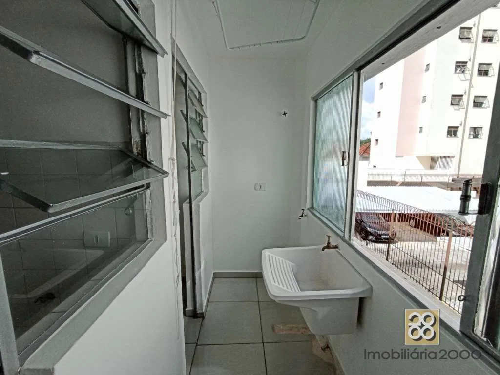 3-bedroom apartment with wood or laminate floors — photo 20