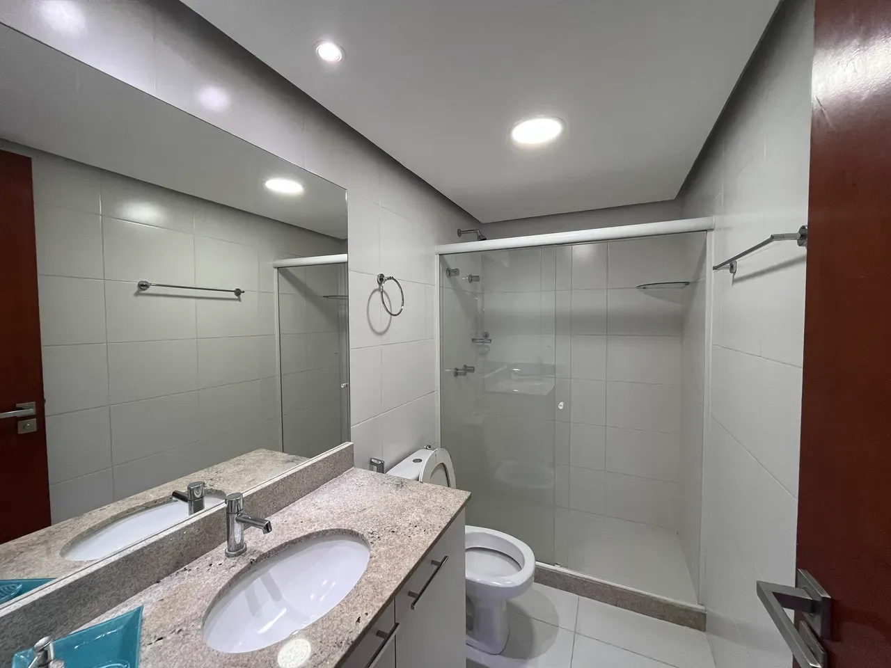 180 m² house with a walk-in closet and a mountain view — photo 13