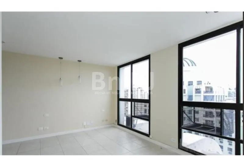 3-bedroom apartment with a glassed-in balcony — photo 11