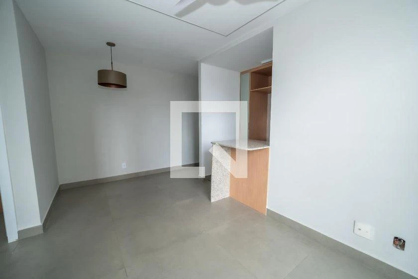 2-bedroom apartment in a building with a gym — photo 8