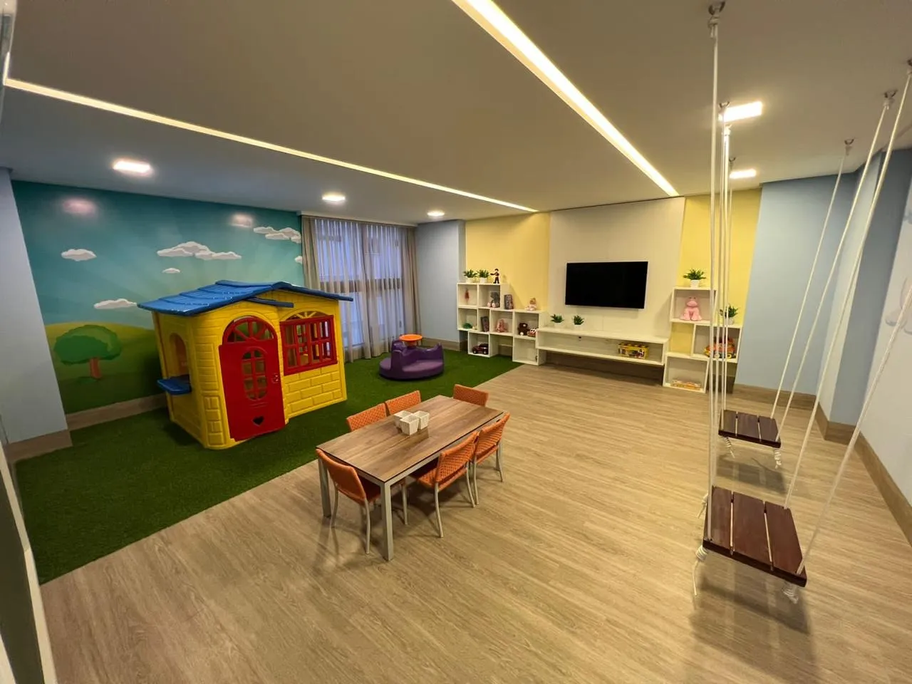 One-bedroom apartment in a building with a gym — photo 9