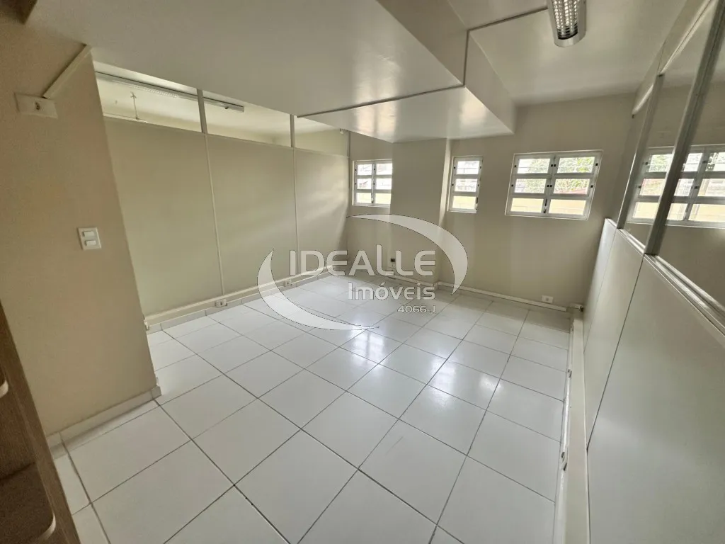 184 m² house with a built-in balcony grill — photo 23