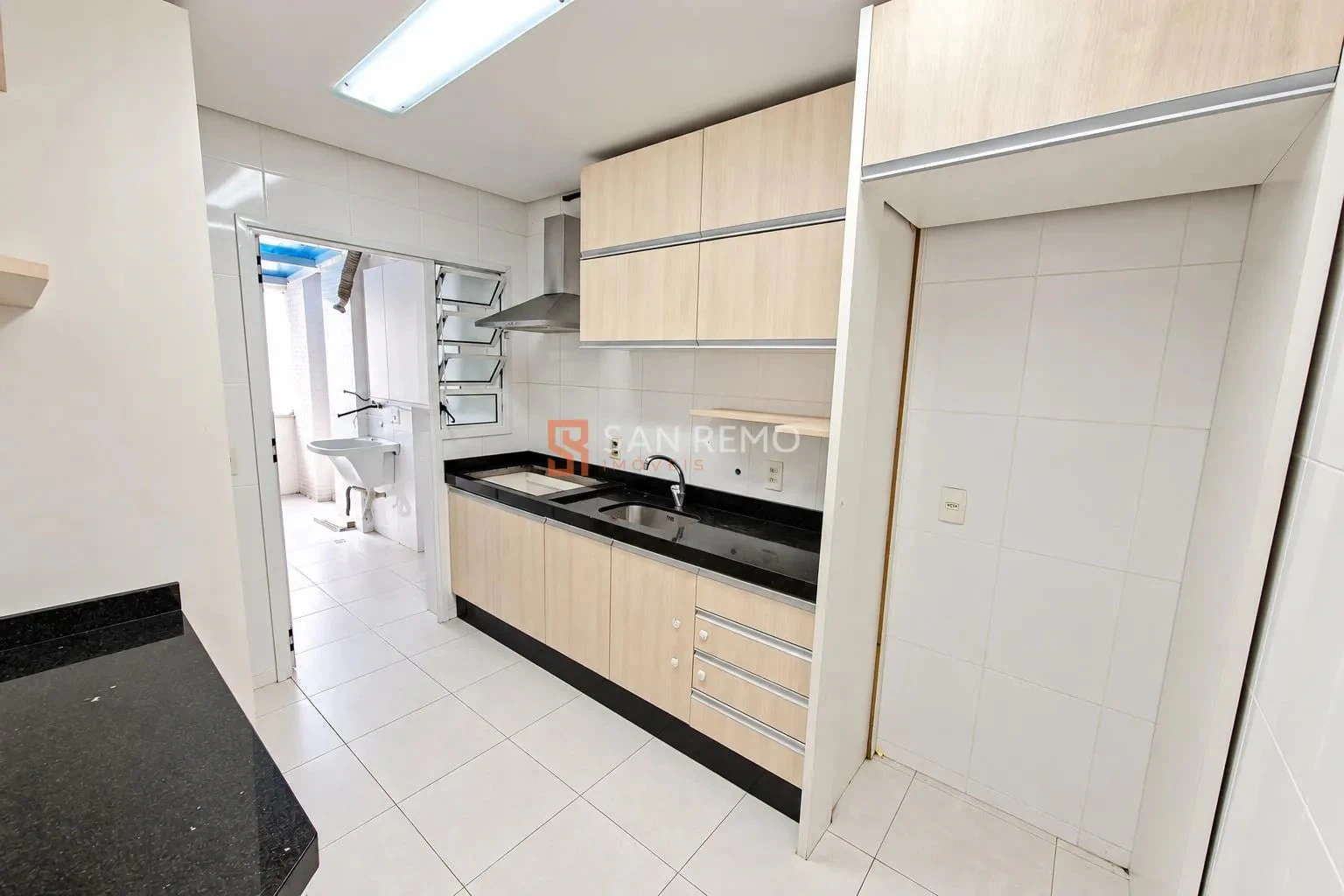 Balcony with a grill in a 3-bedroom apartment, 87 m² — photo 13