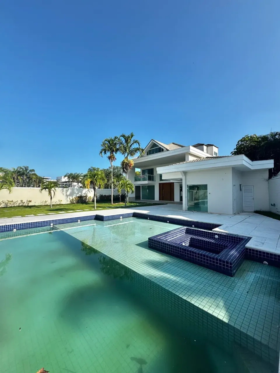 Unfurnished house with 5 bedrooms and 5 bathrooms — photo 12