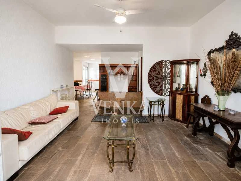 Unfurnished linear penthouse 210 m² with 3 bedrooms