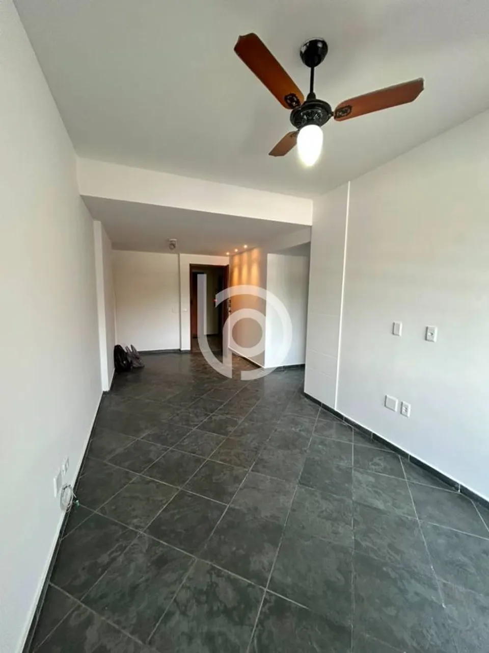 1-bedroom apartment with balcony and 5 parking spaces — photo 4