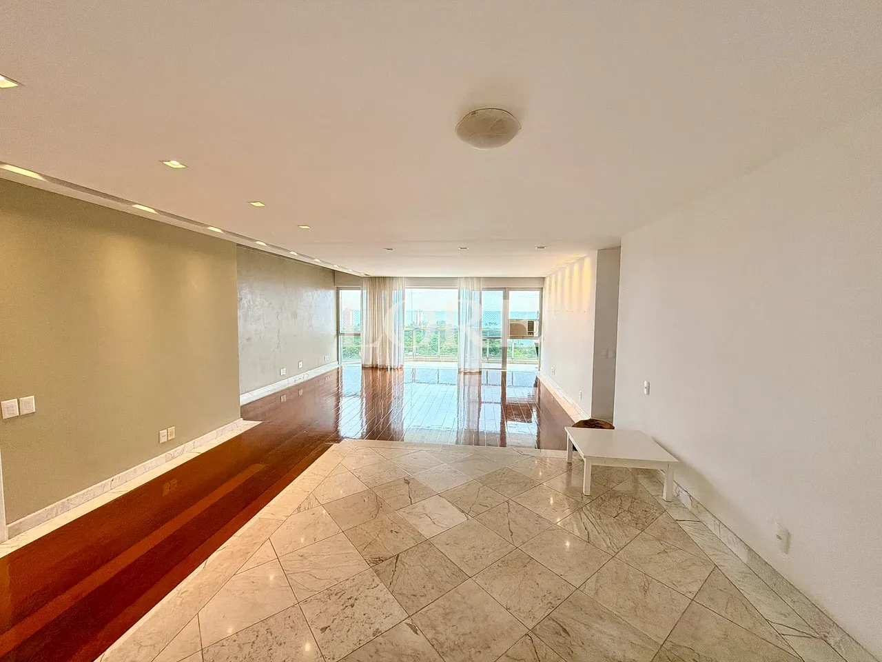 Floor-to-ceiling windows in a 4-bedroom apartment, 205 m² — photo 18