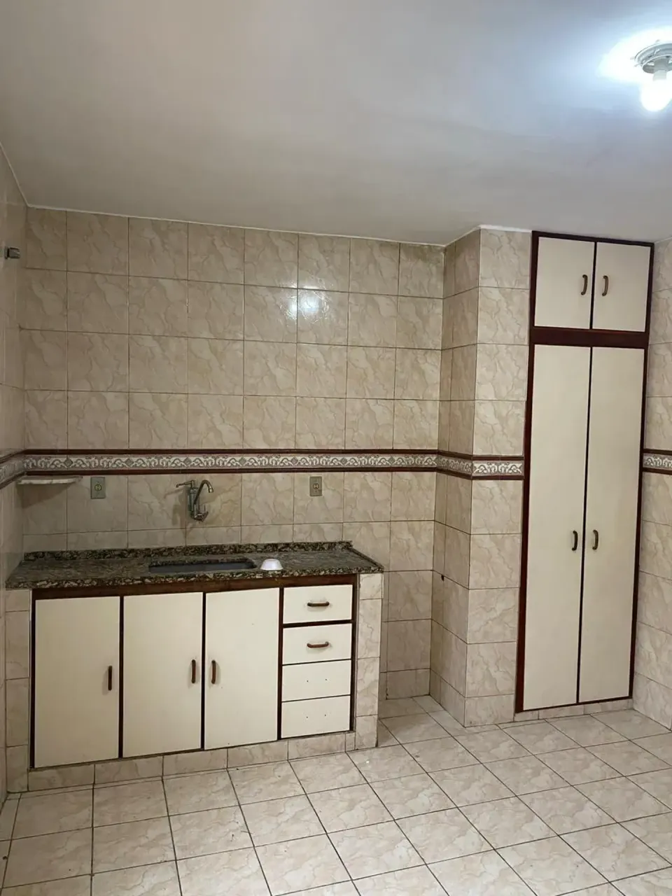 Unfurnished apartment with 2 bedrooms and 1 bath with glass shower