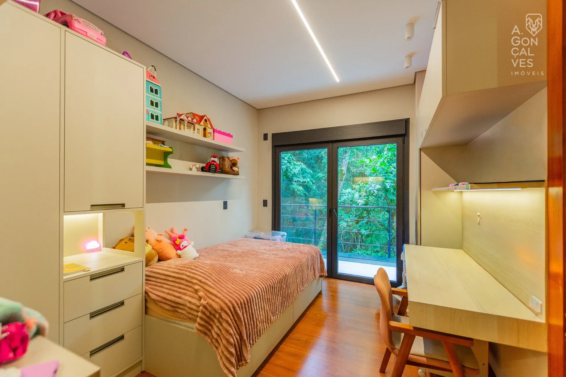 Furnished house with 4 bedrooms and 5 bathrooms — photo 38
