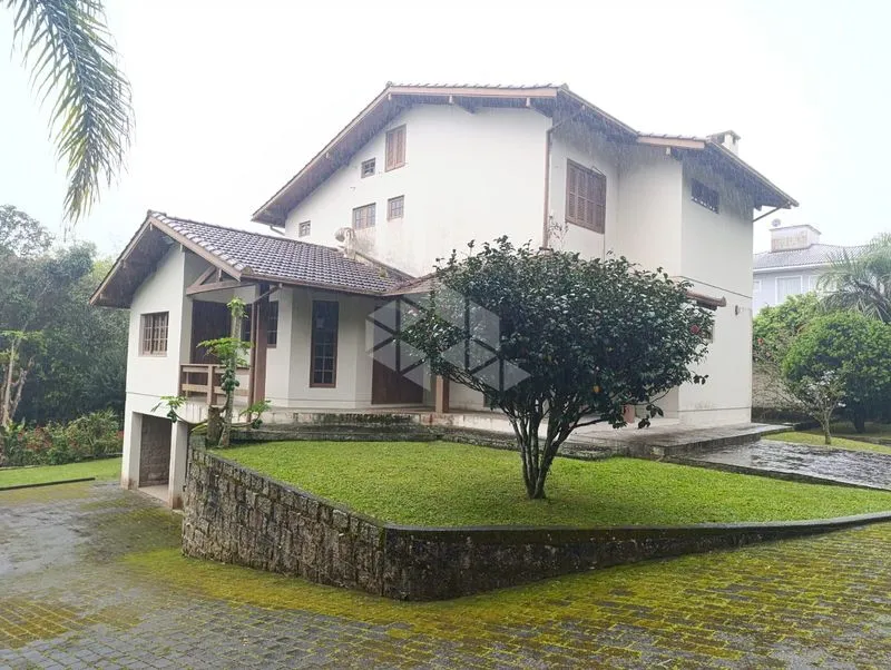 Furnished 360 m² house with 3 bedrooms and 6 parking spaces — photo 6
