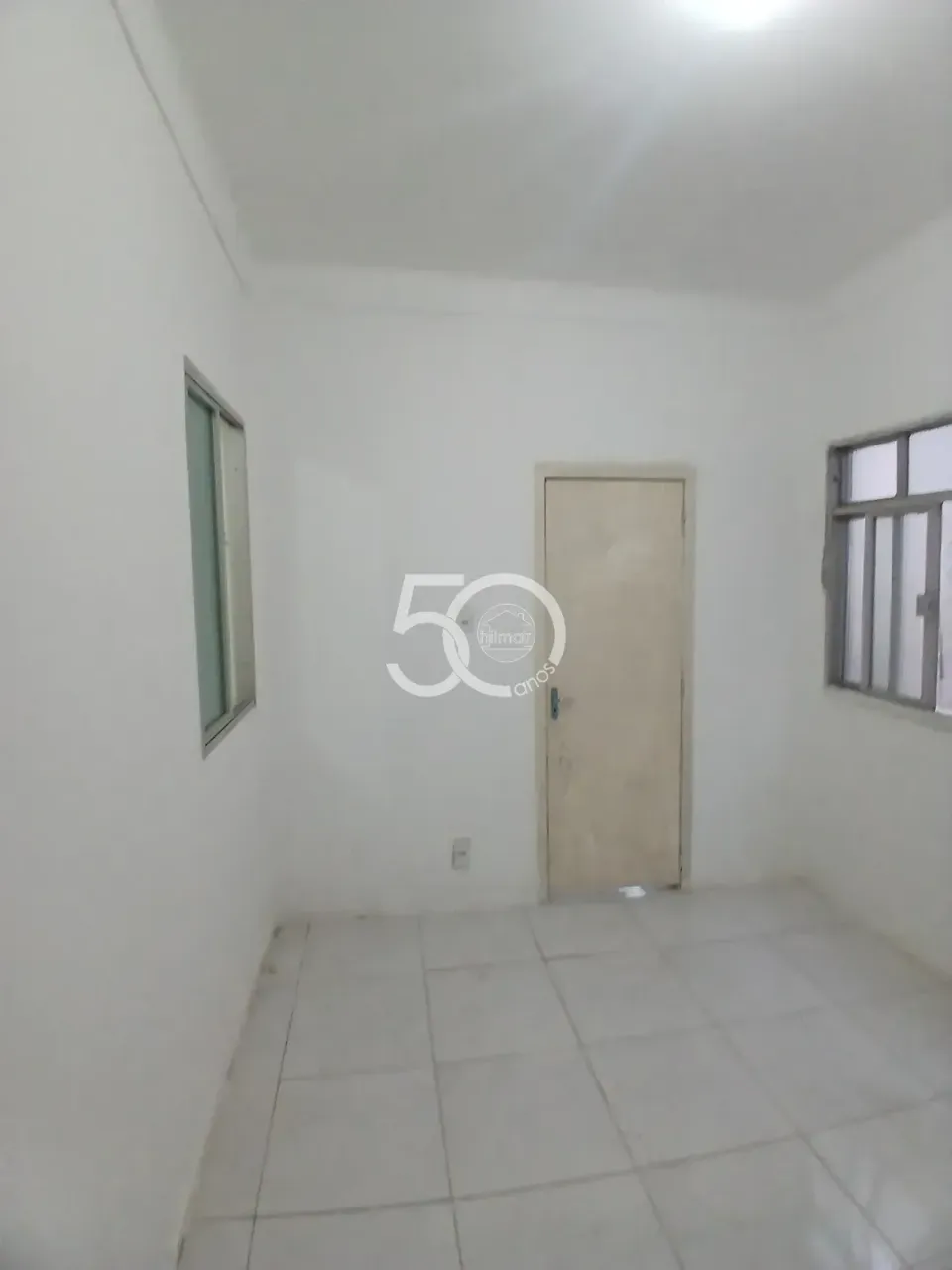 Unfurnished apartment with 2 bedrooms and a separate kitchen — photo 12