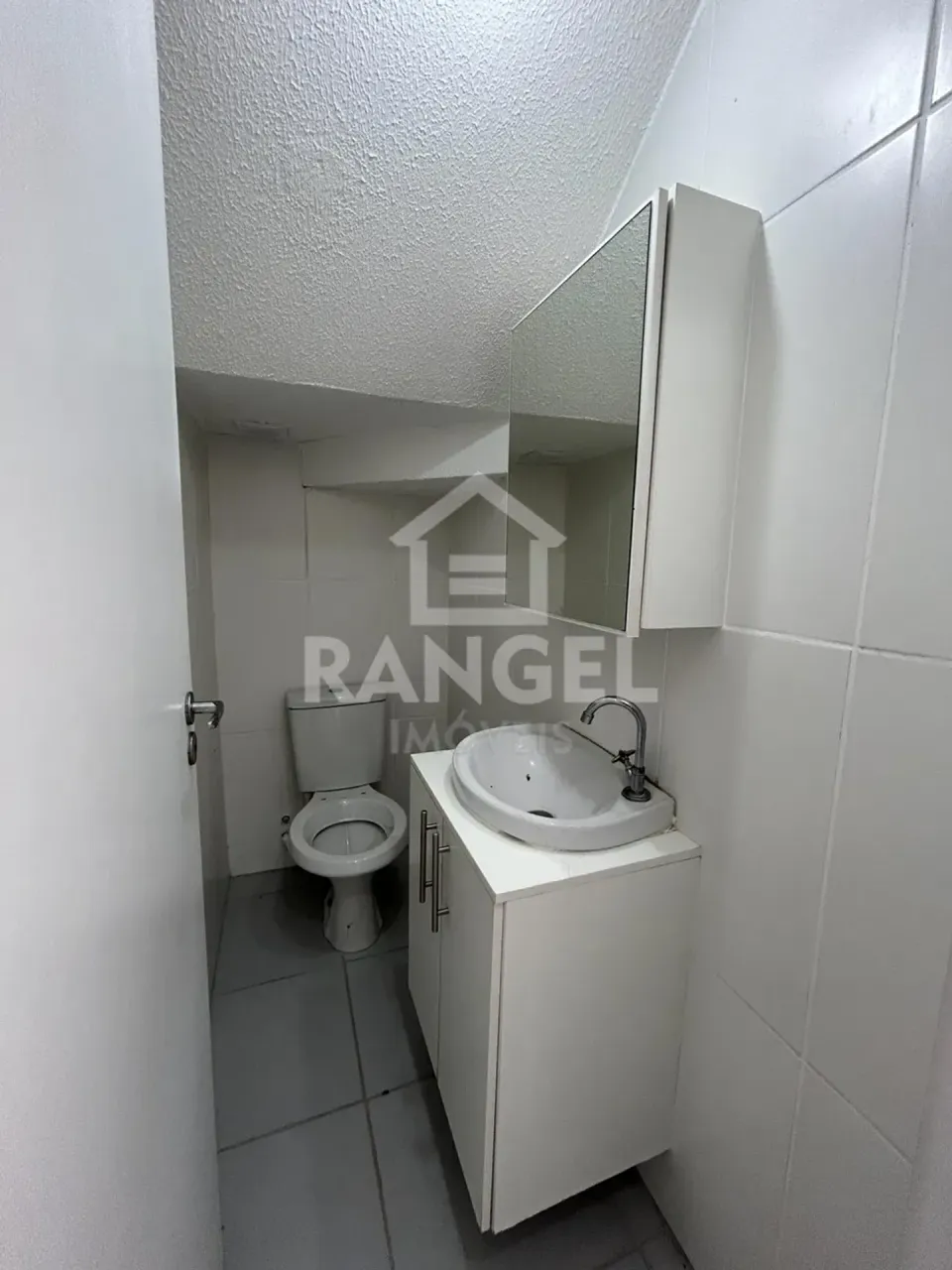 House with 2 bedrooms and 2 bathrooms, includes parking — photo 9