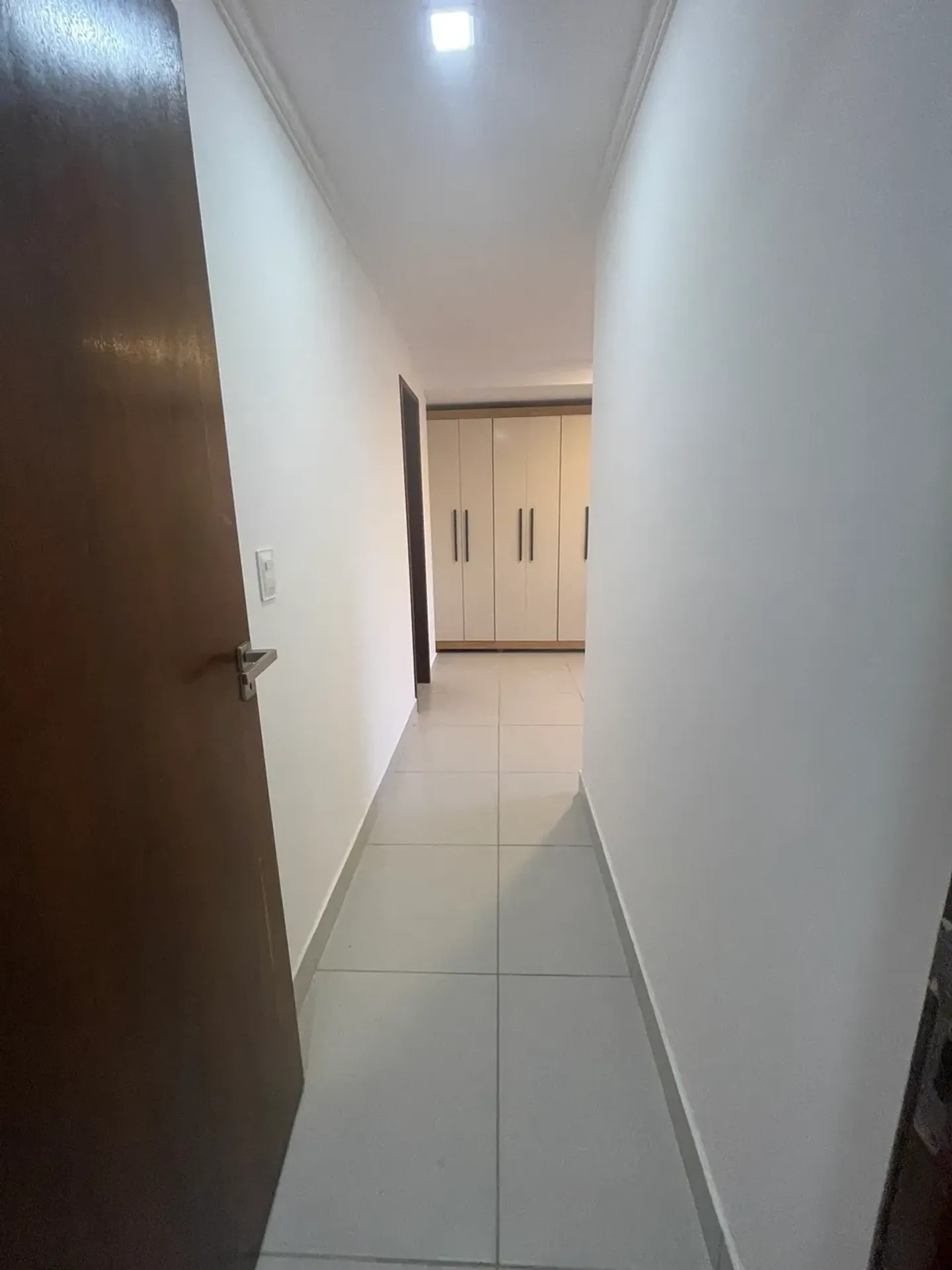 Glass-enclosed balcony in a 4-bedroom apartment, 115 m² — photo 9