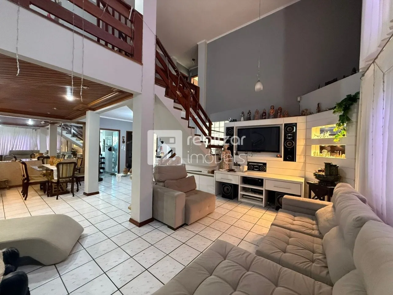 Furnished house with 5 bedrooms and 3 en-suites, 300 m²