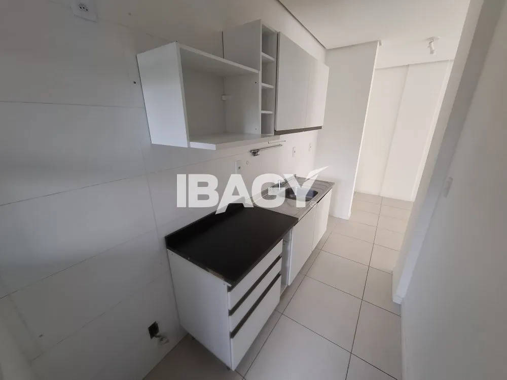 69 m² 2-bedroom apartment with balcony and built-in grill — photo 2