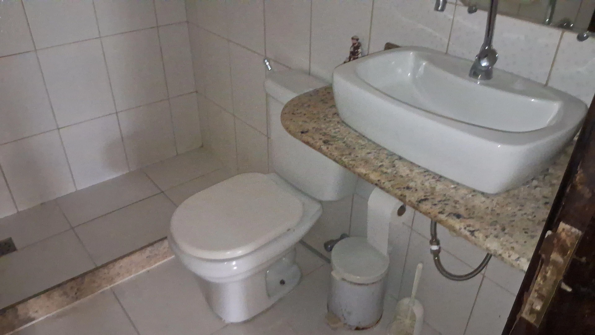 Unfurnished house with 6 bedrooms and private garden — photo 50