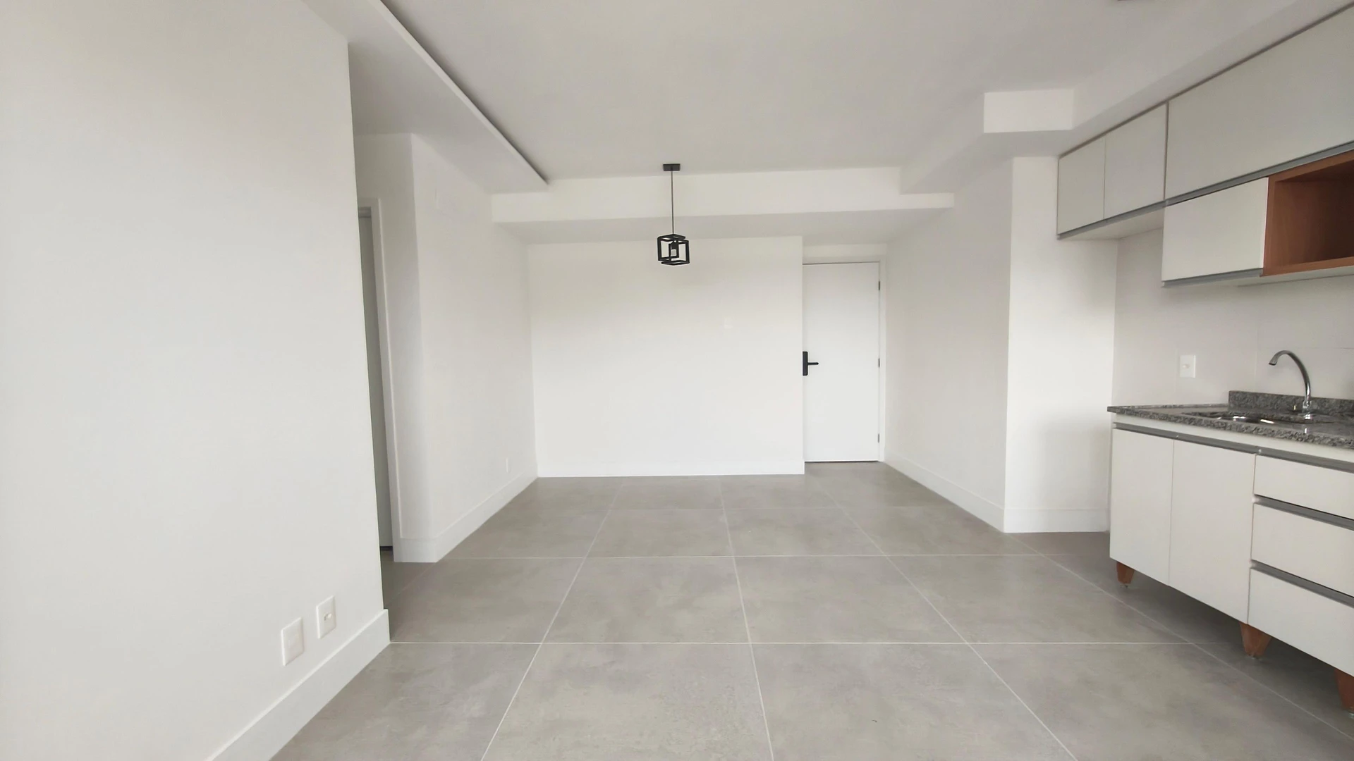 Unfurnished apartment with 2 bedrooms and open-plan kitchen — photo 8