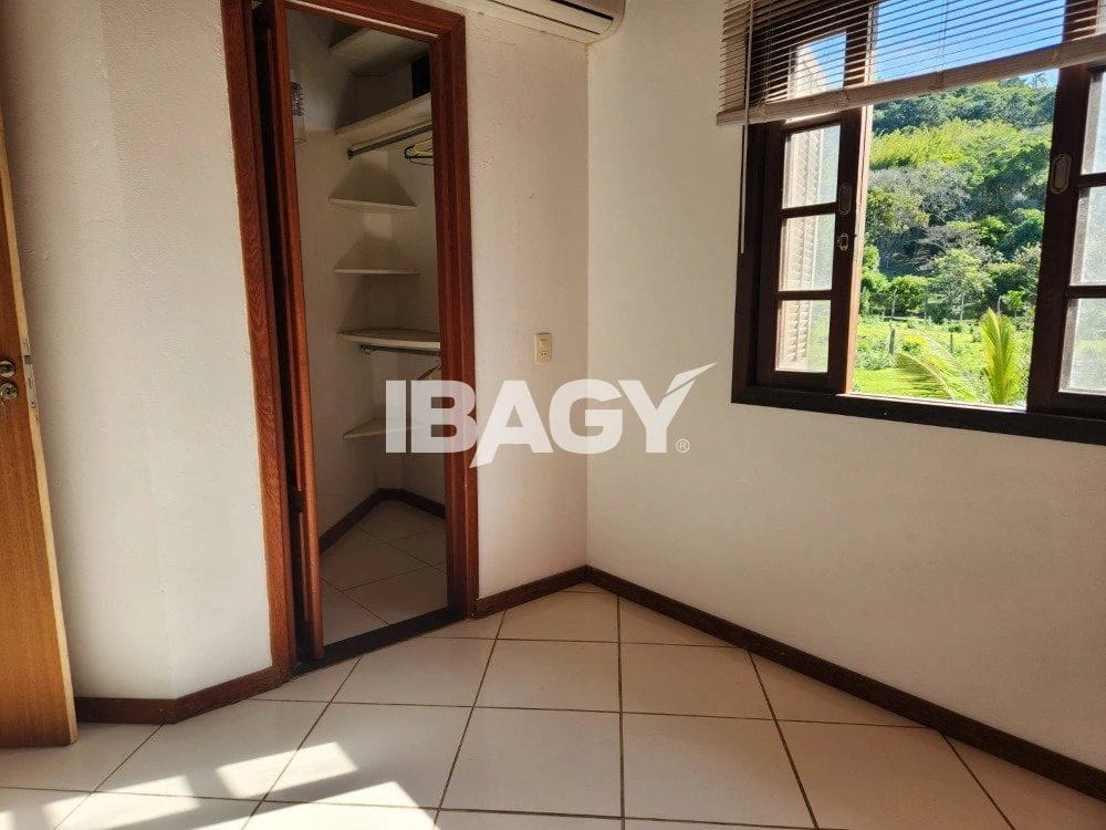 House with 3 bedrooms and a private BBQ area — photo 12