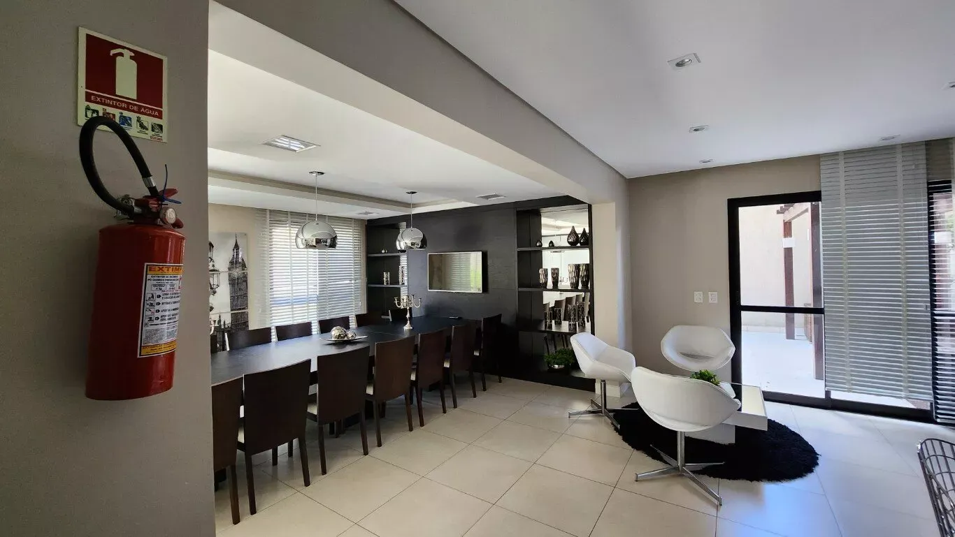 Wood or laminate floors in a one-bedroom apartment, 33 m² — photo 23