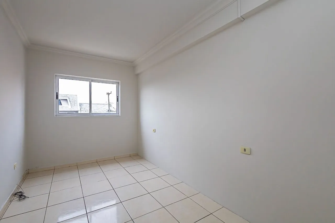 Casa com 2 dormitórios e 300 m²