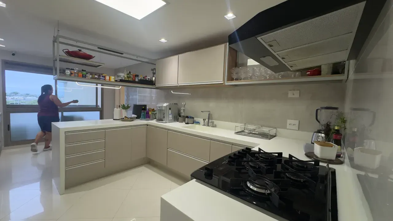 4-bedroom apartment with open-plan kitchen — photo 35