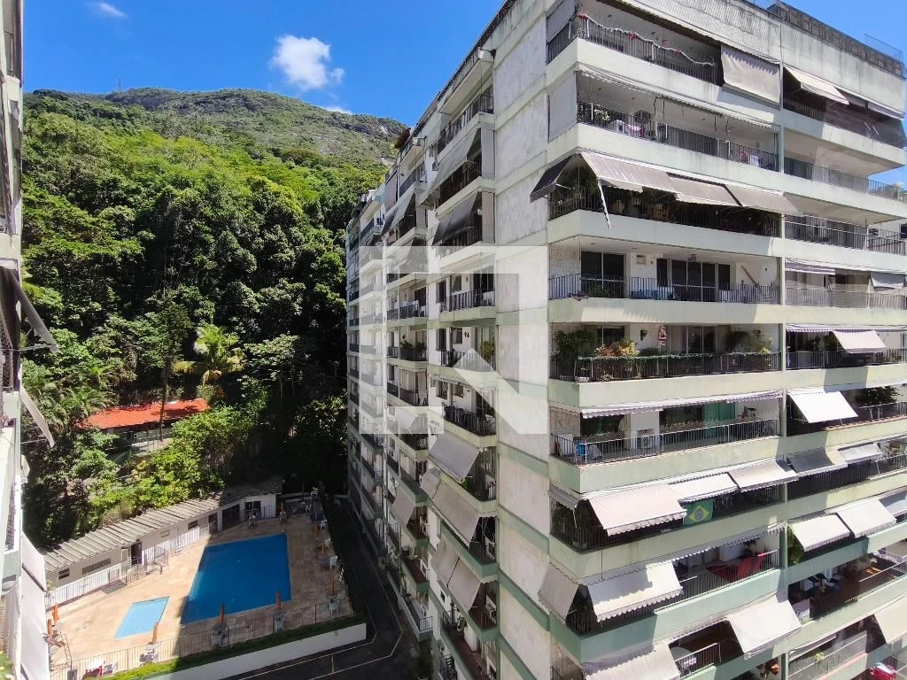Furnished 4-bedroom apartment with balcony — photo 119