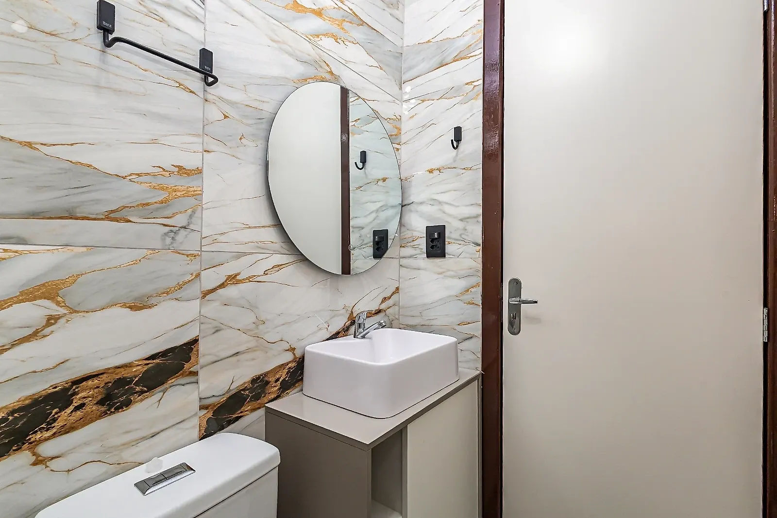 One-bedroom apartment with a washing machine in Curitiba — photo 27