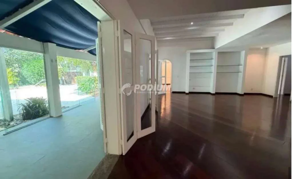 Casa com 6 quartos e 990 m² com varanda e churrasqueira — photo 2