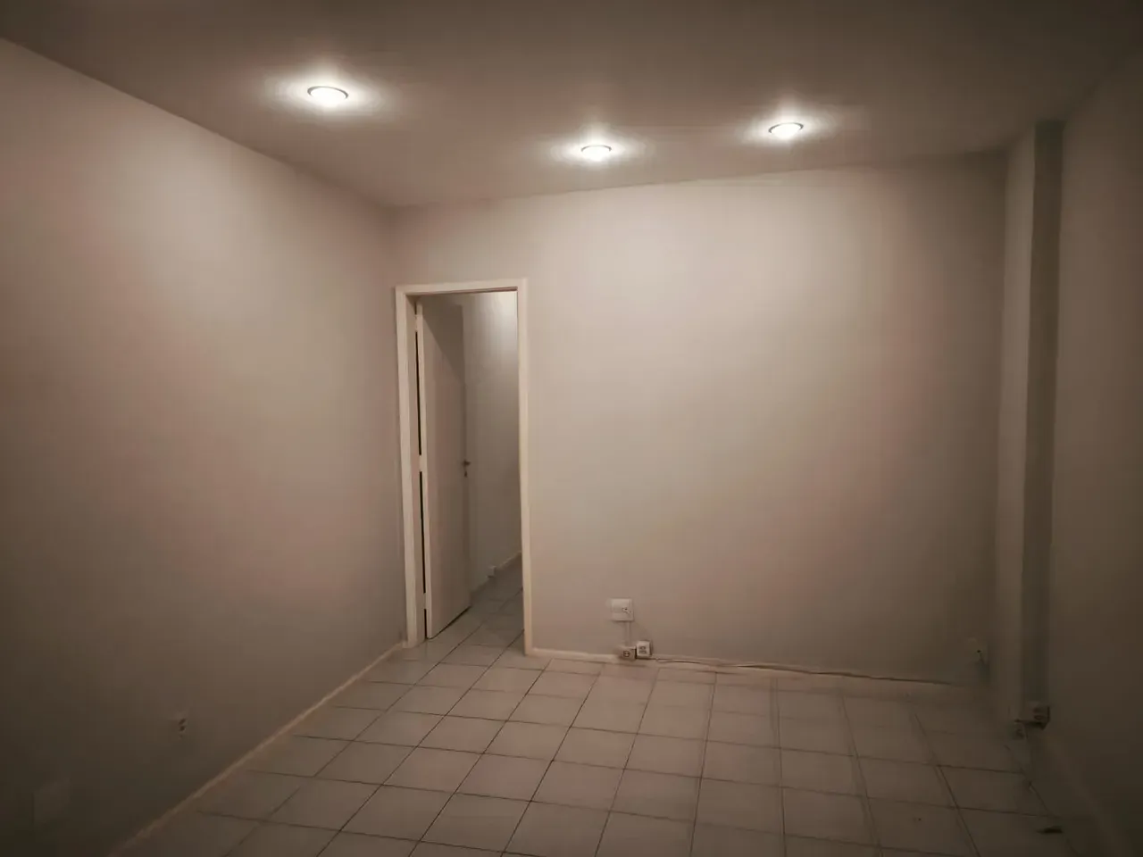 1-bedroom apartment with a closed kitchen and laundry area — photo 9
