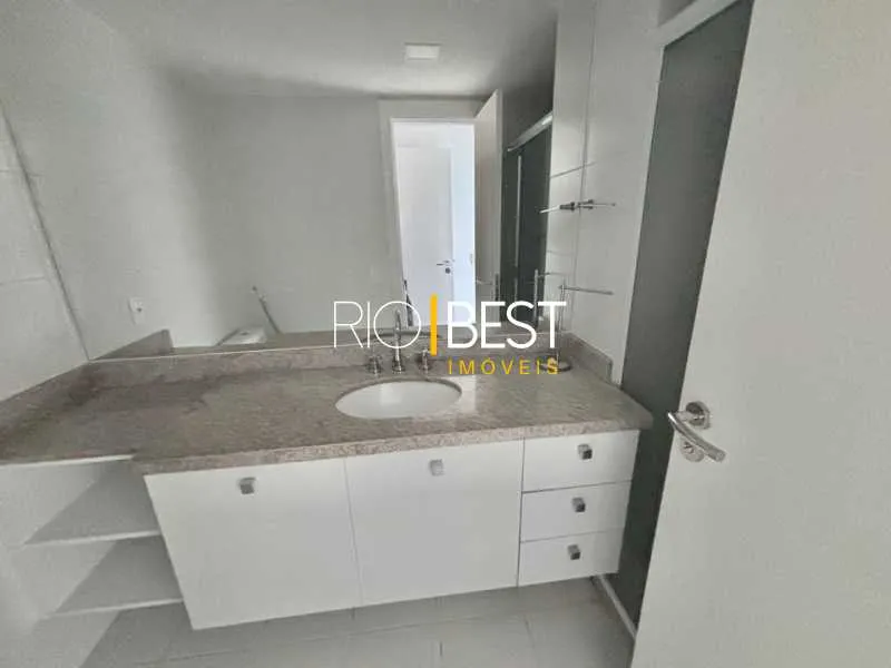 Apartment with 3 bedrooms, 4 bathrooms and balcony — photo 11