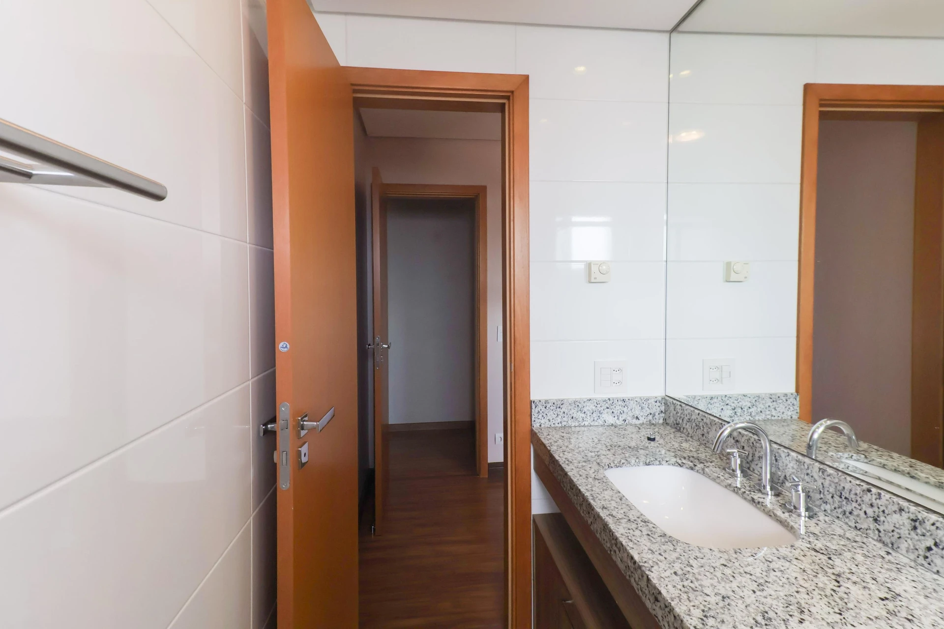 Furnished apartment, 266 m², with a bathtub — photo 43