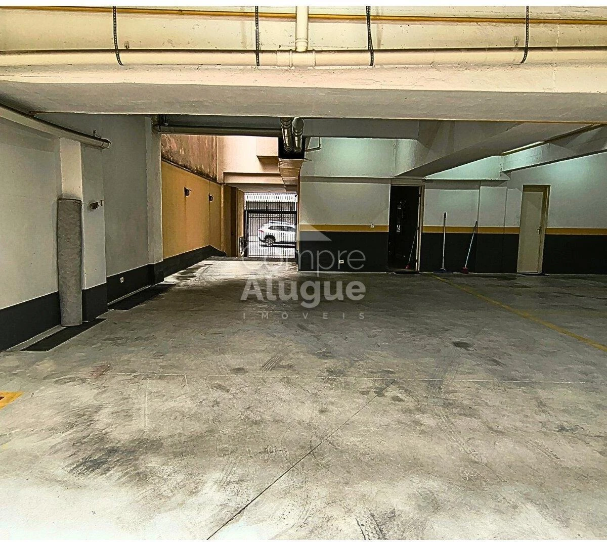 Furnished apartment, 45 m², with wood or laminate floors — photo 23