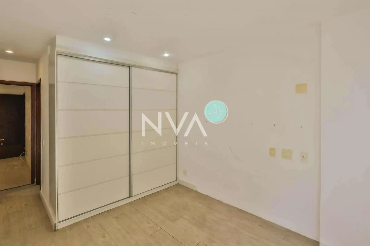Apartment with balcony, 3 bedrooms and 4 bathrooms — photo 27