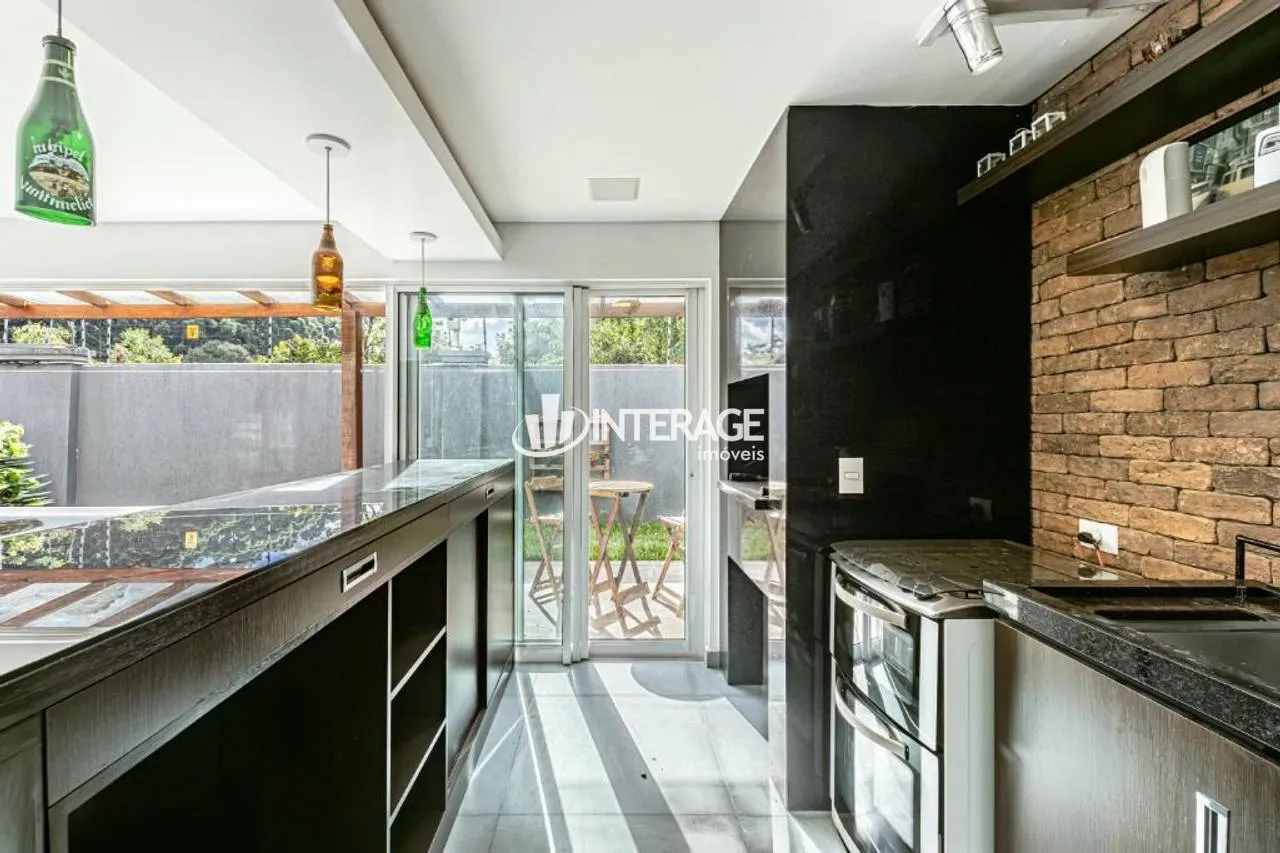 Furnished 4-bedroom house with an open-plan kitchen — photo 11