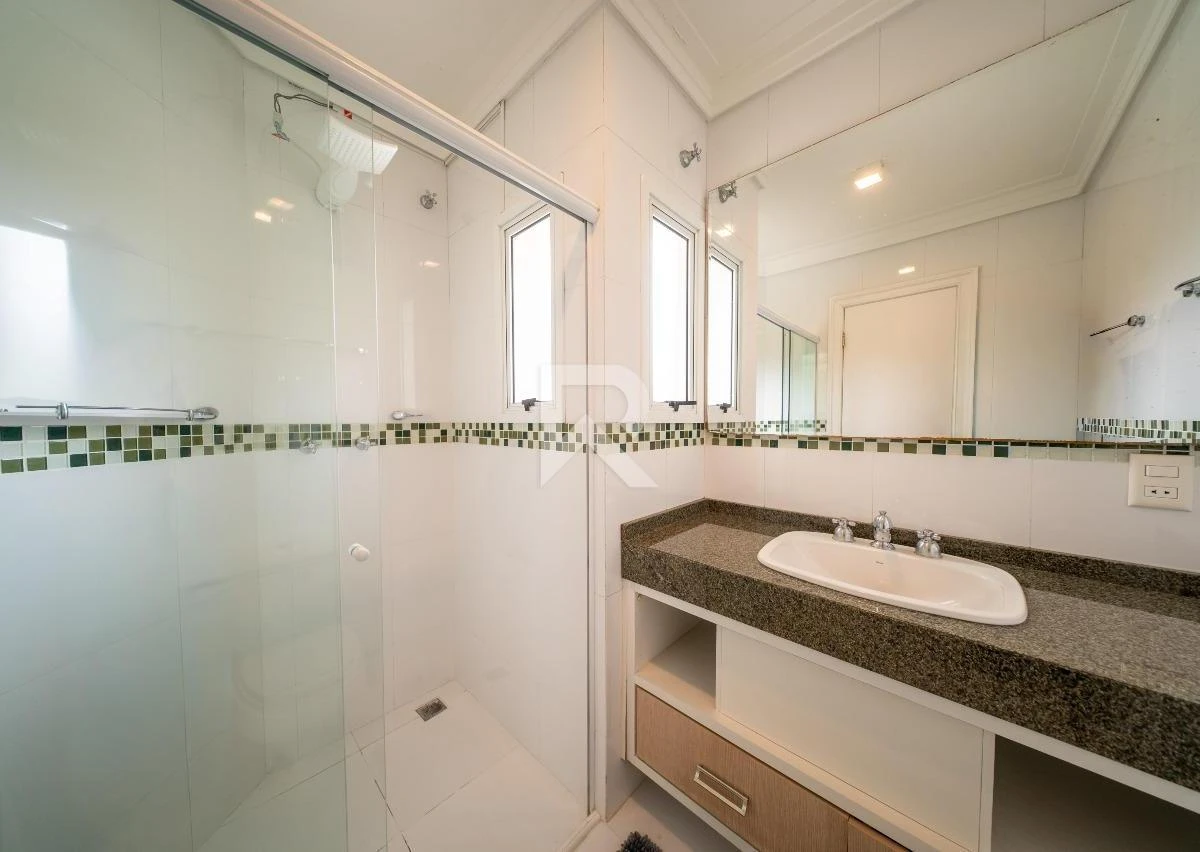 Furnished house, 400 m², with a bathtub — photo 43