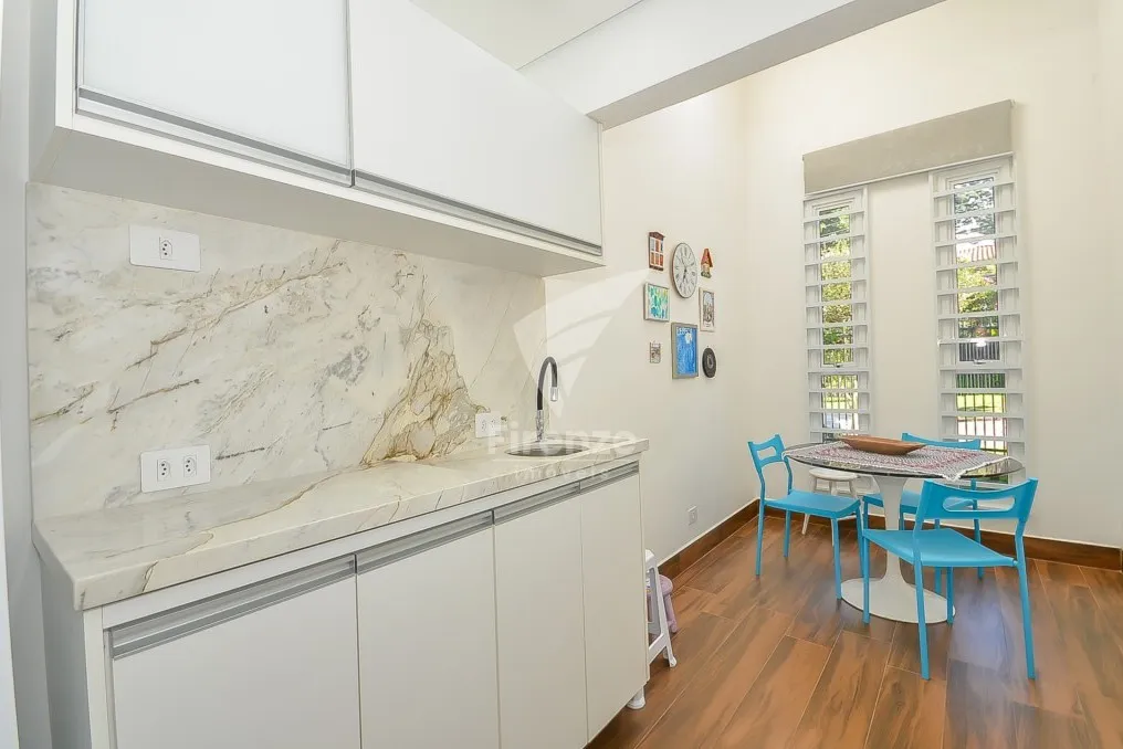 424 m² house with 3 en-suite bedrooms and 4 parking spots — photo 54