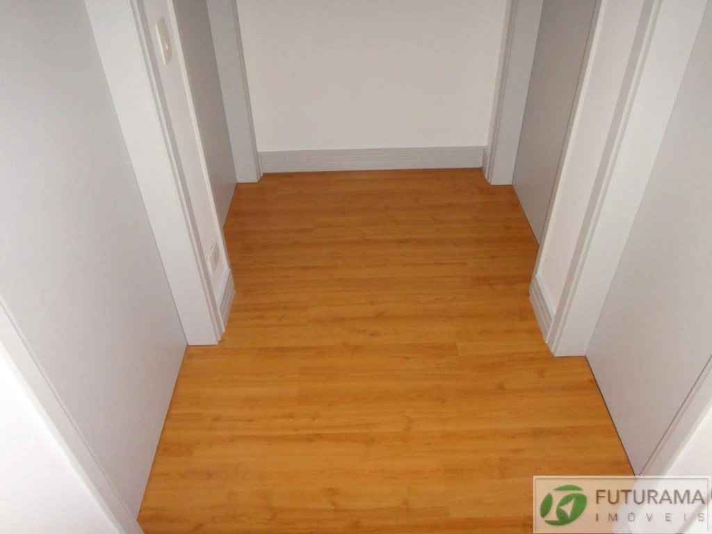 Apartment, 123 m², with wood or laminate floors — photo 3
