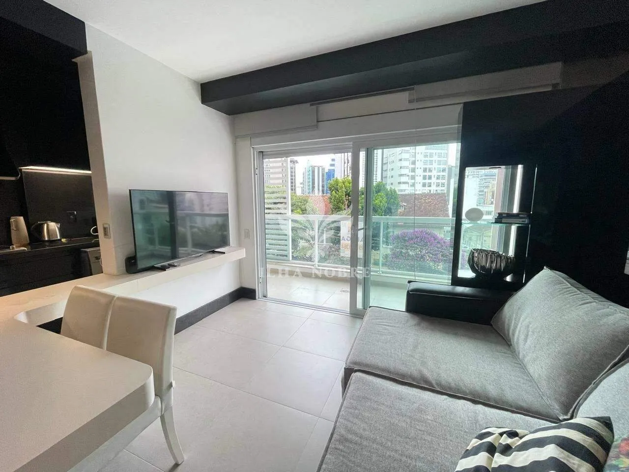 Furnished 70 m² studio with private barbecue — photo 8