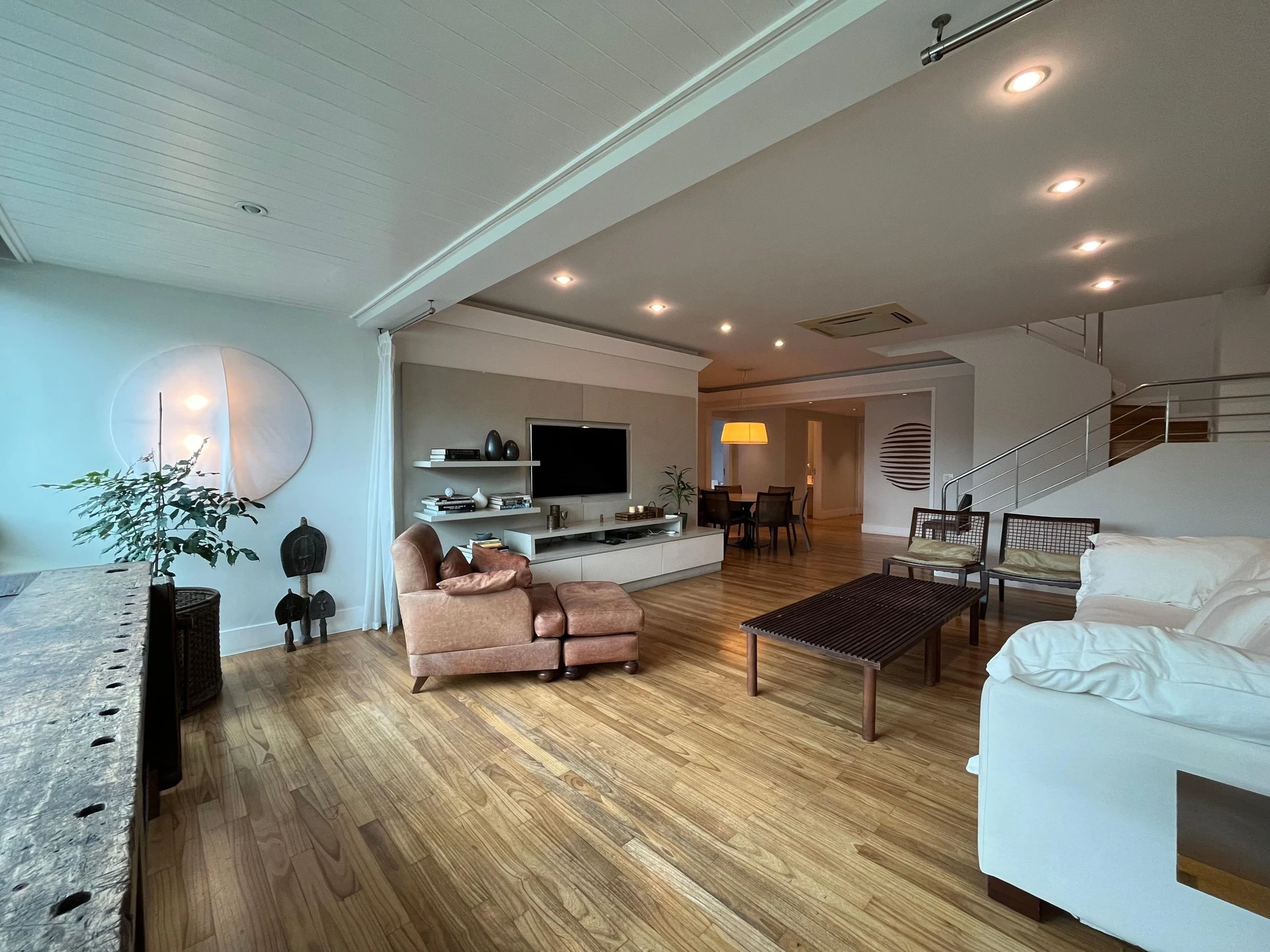 4-bedroom apartment with a water view — photo 10