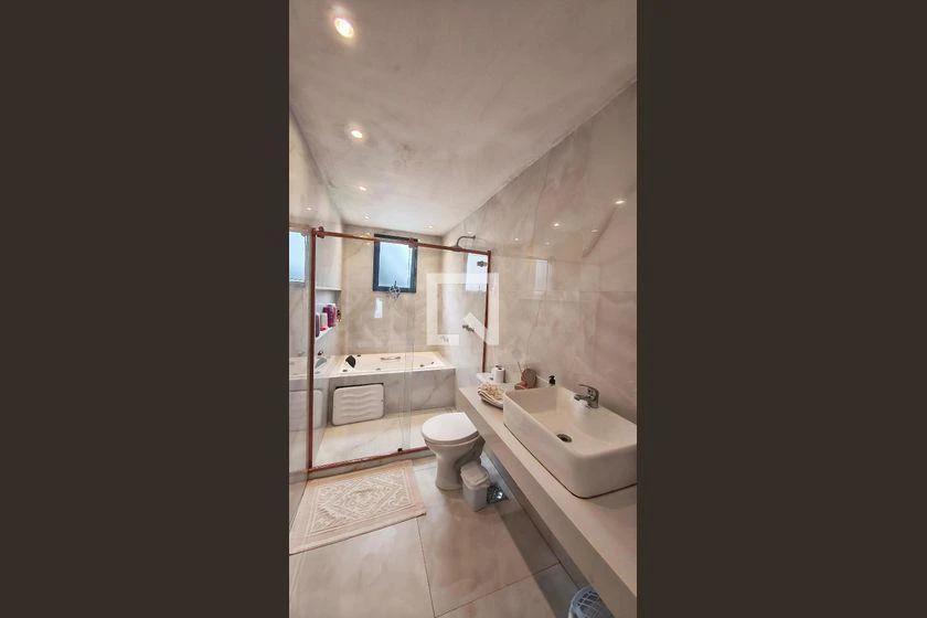 5-bedroom house with a bathtub in Rio de Janeiro — photo 35