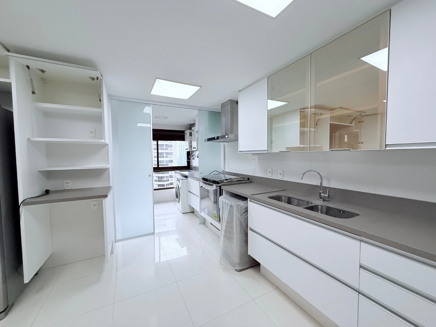 4-bedroom apartment with a washing machine in Rio de Janeiro — photo 9