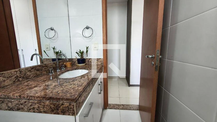 3-bedroom apartment in a building with a gym — photo 31
